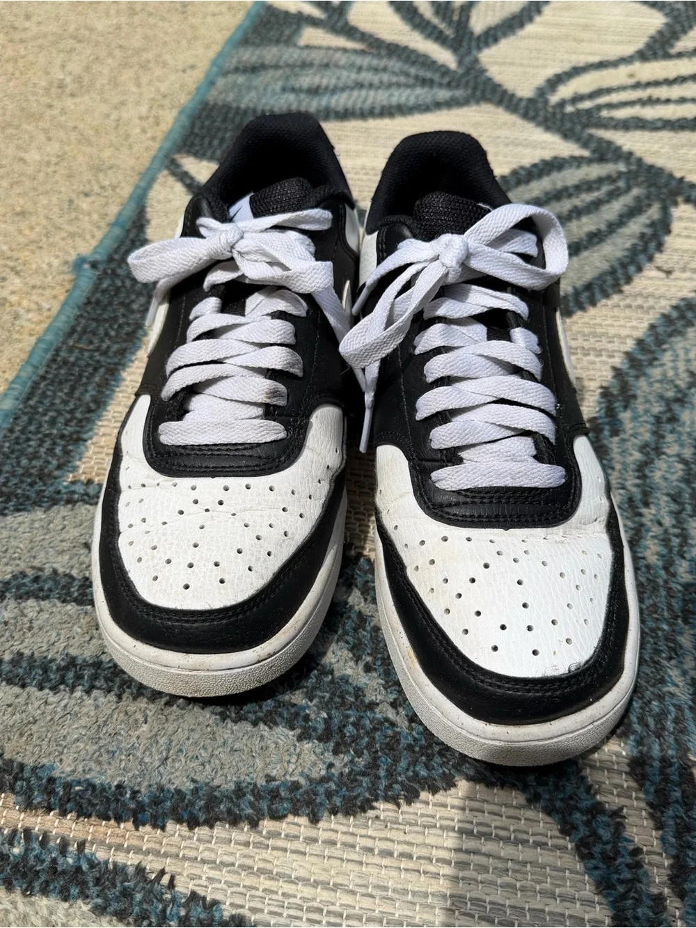 Nike Black and White Low-Top Sneakers with Swoosh